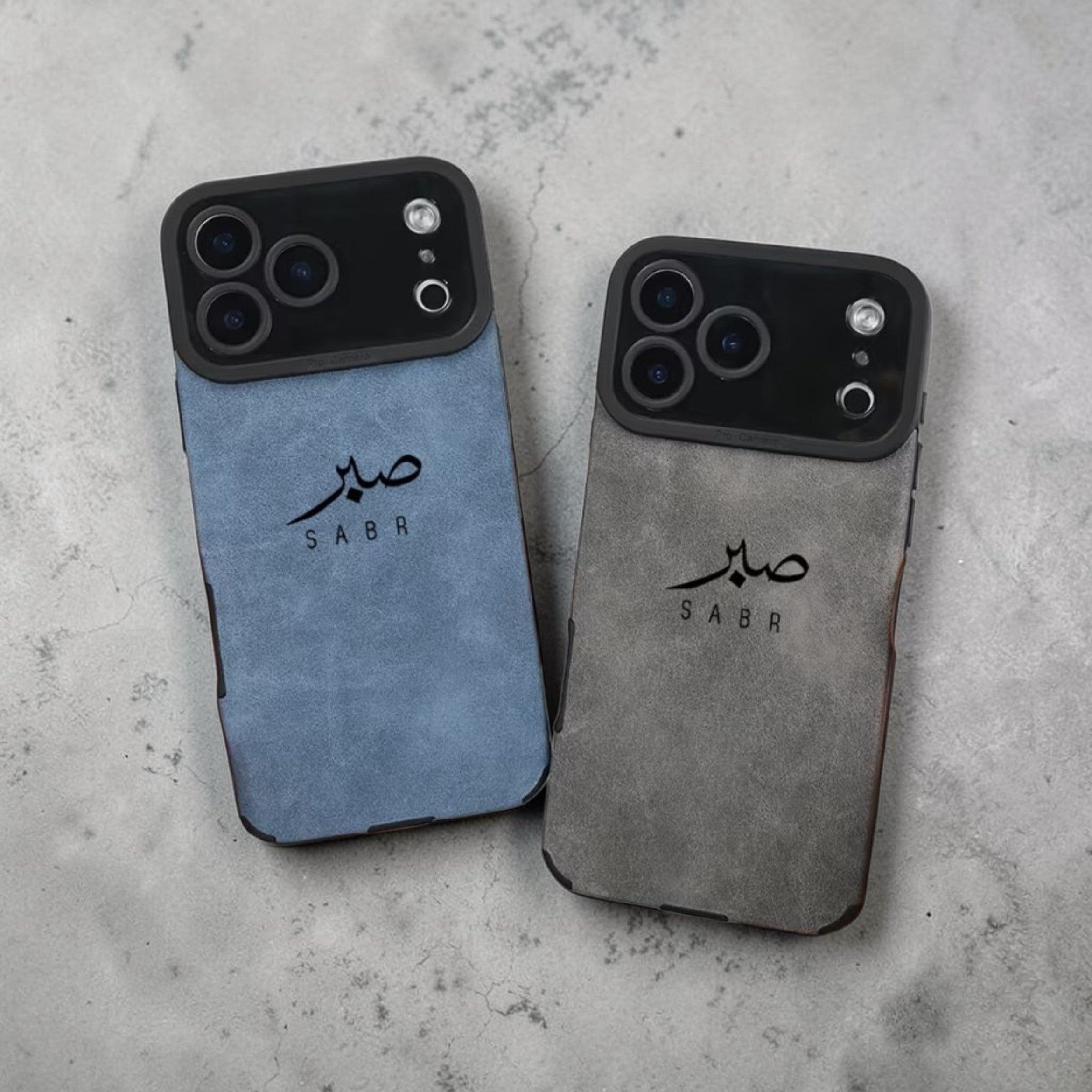 Premium Suede-Optik Handyhülle „Sabr“