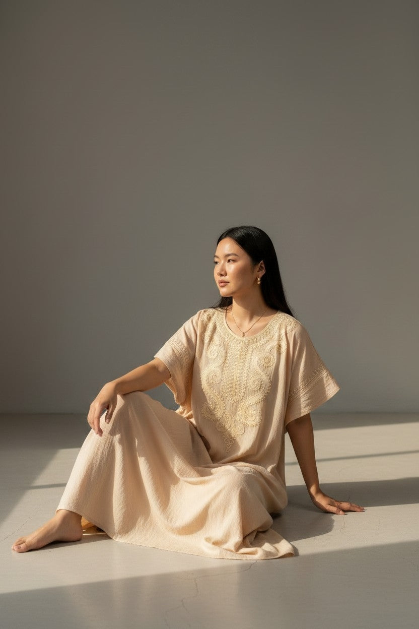 Kaftan-Kleid mit edler Stickerei – Beige